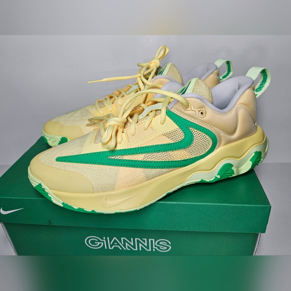 Nike Giannis Yellow and Green Sneakers 9.5 men's